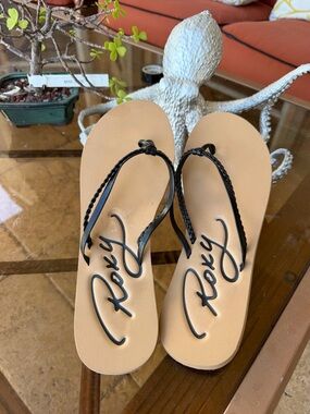 Roxy Cabo Sandals Black Braided-Strap Flip Flops with Tan Footbed 9